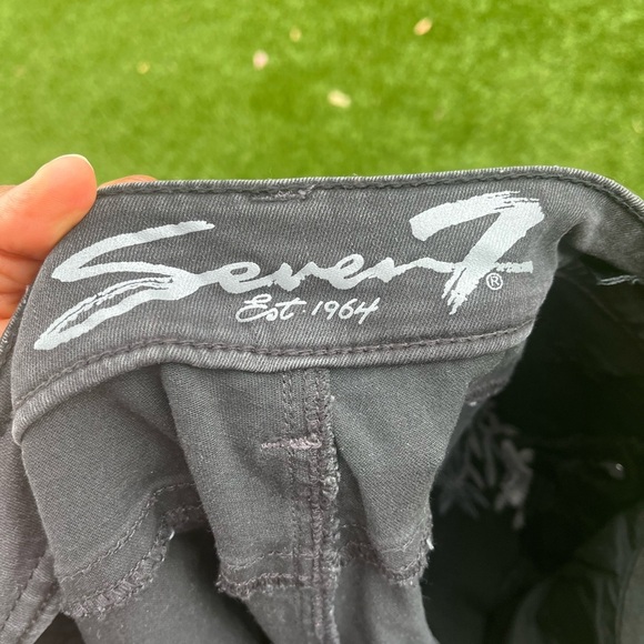 Women’s black jeans w bilateral side floral design by Seven 7 - Picture 4 of 5